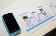 Ein IPhone neben einer Anleitung liegend