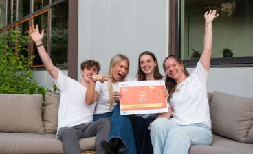 Gruppenfoto Sieger des Wettbewerbs 5-Euro-Business